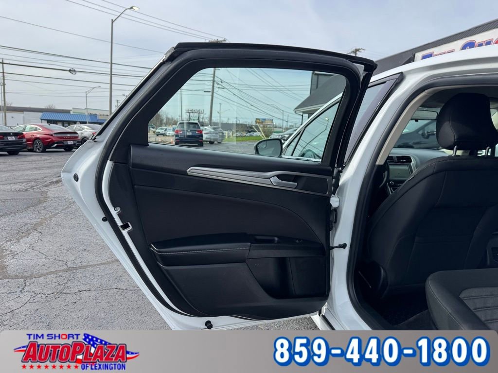 Used 2018 Ford Fusion SE w/ Fusion SE Technology Package image 46