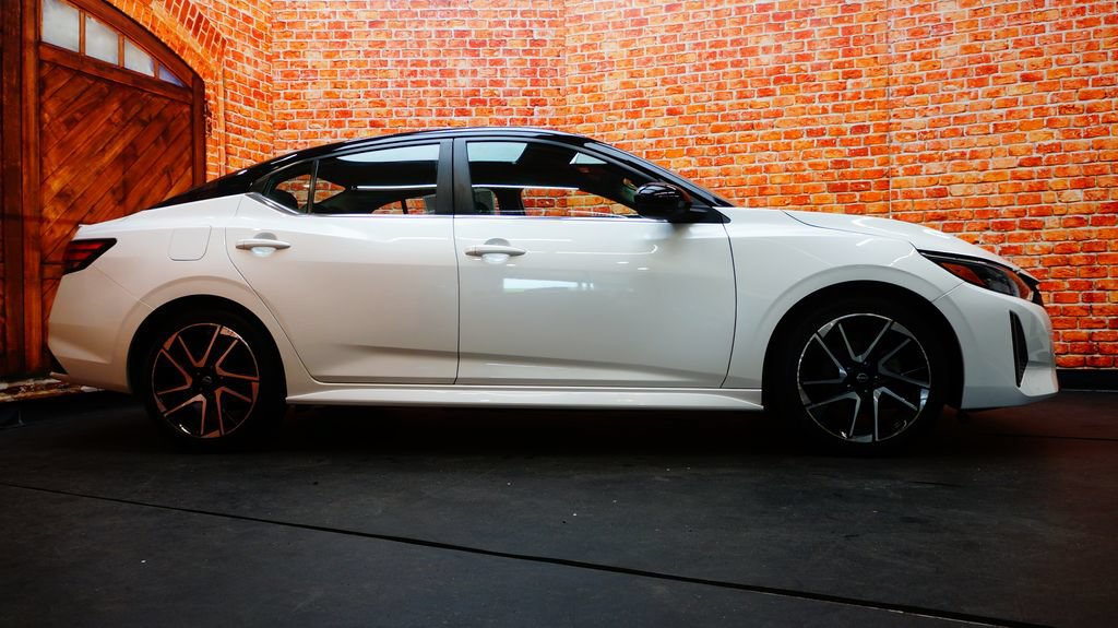 Used 2024 Nissan Sentra SR FWD image 8