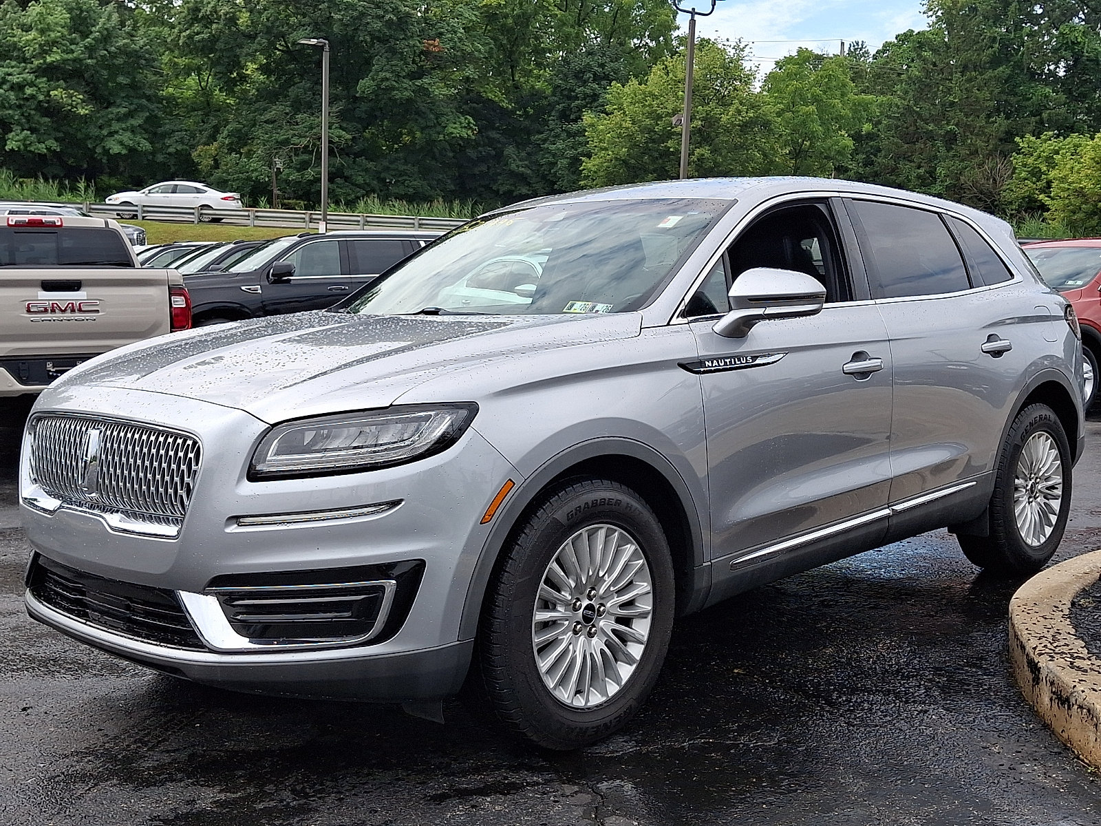 Used 2020 Lincoln Nautilus Premier AWD/4WD image 3