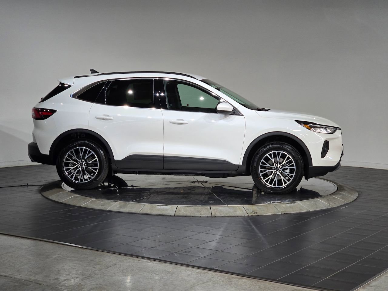 New 2026 Ford Escape SE w/ Class II Trailer Tow Package image 5