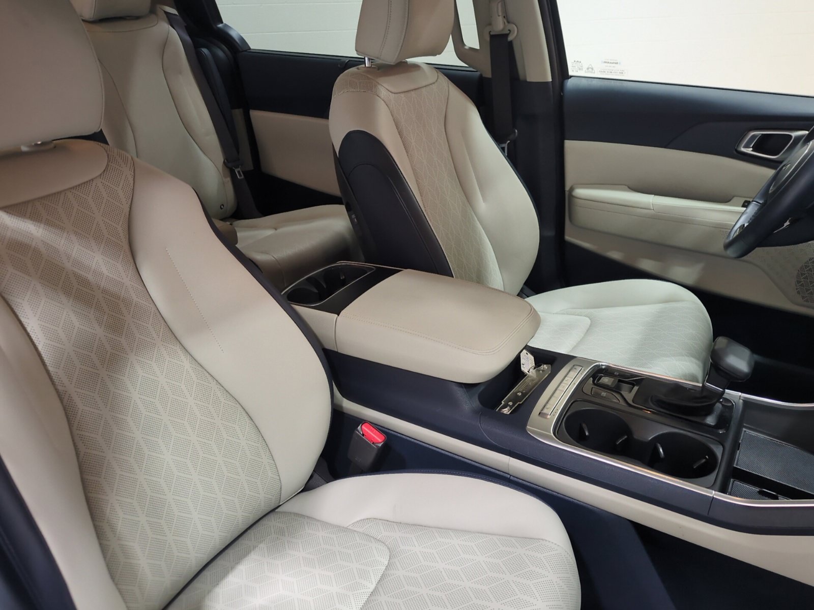 Certified 2025 Kia Carnival EX FWD image 11