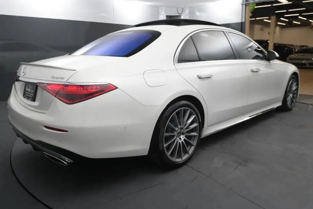 Used 2022 Mercedes-Benz S 580 4MATIC Sedan w/ AMG Line Package image 5