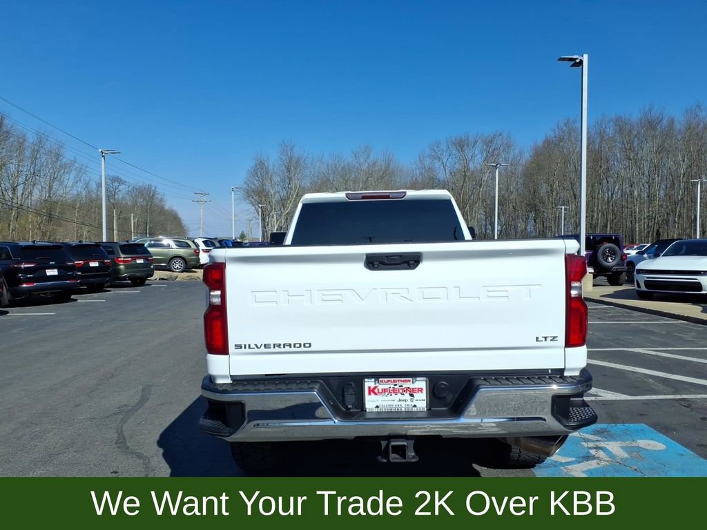 Used 2022 Chevrolet Silverado 2500 LTZ AWD/4WD image 3