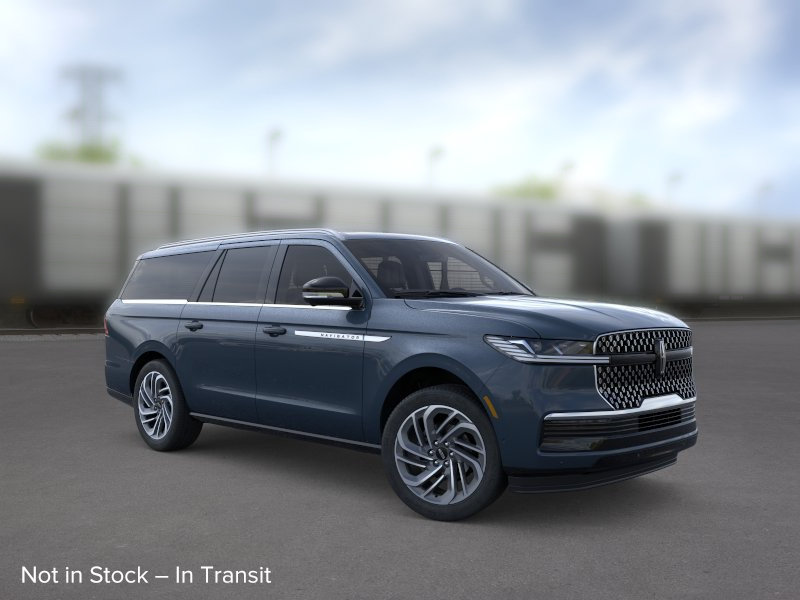 Certified 2026 Lincoln Navigator L Reserve AWD/4WD image 8