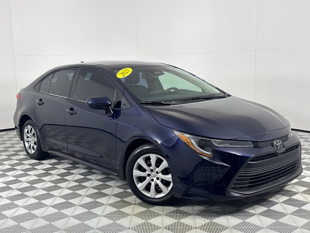 Used 2023 Toyota Corolla LE image 2