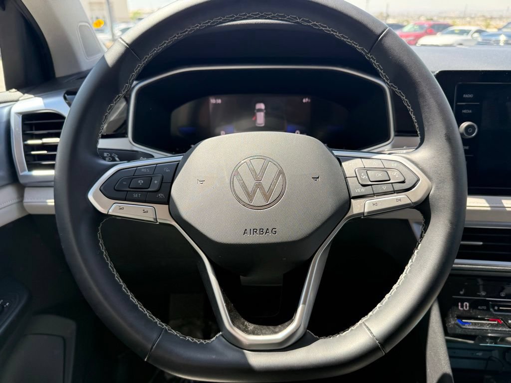 Certified 2025 Volkswagen Taos SE FWD image 15