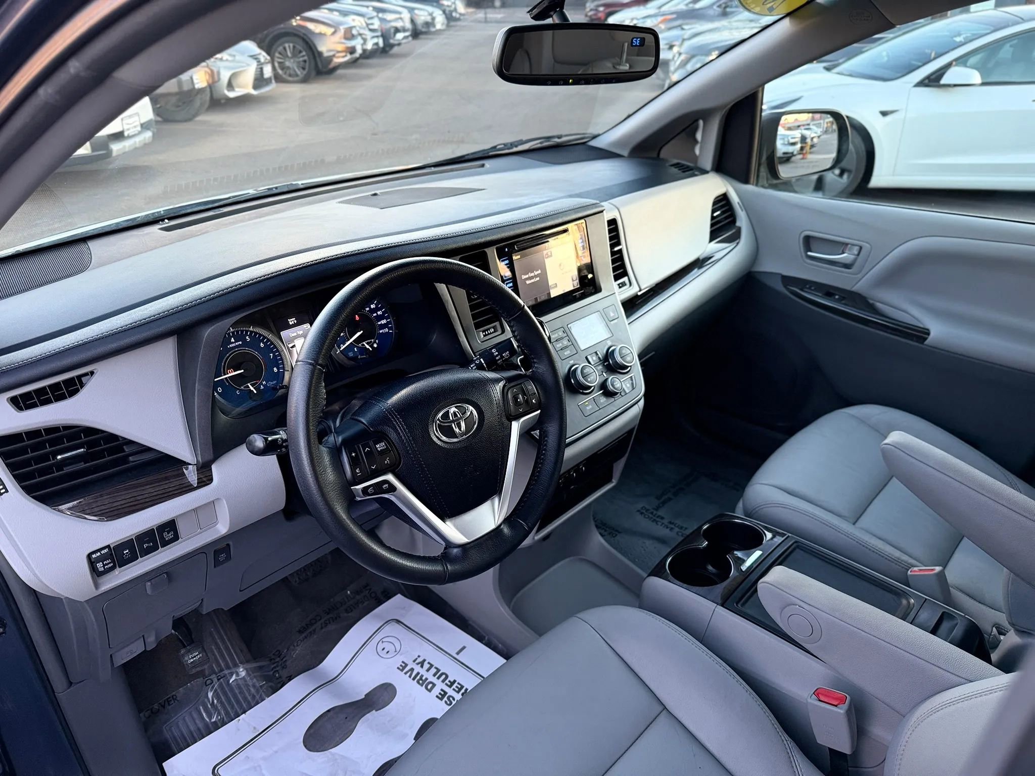 Used 2017 Toyota Sienna XLE w/ XLE Navigation Package FWD image 11