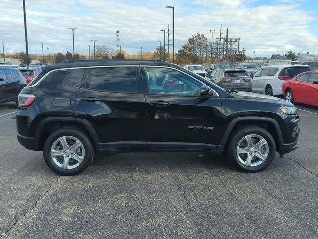 Used 2024 Jeep Compass Latitude image 2
