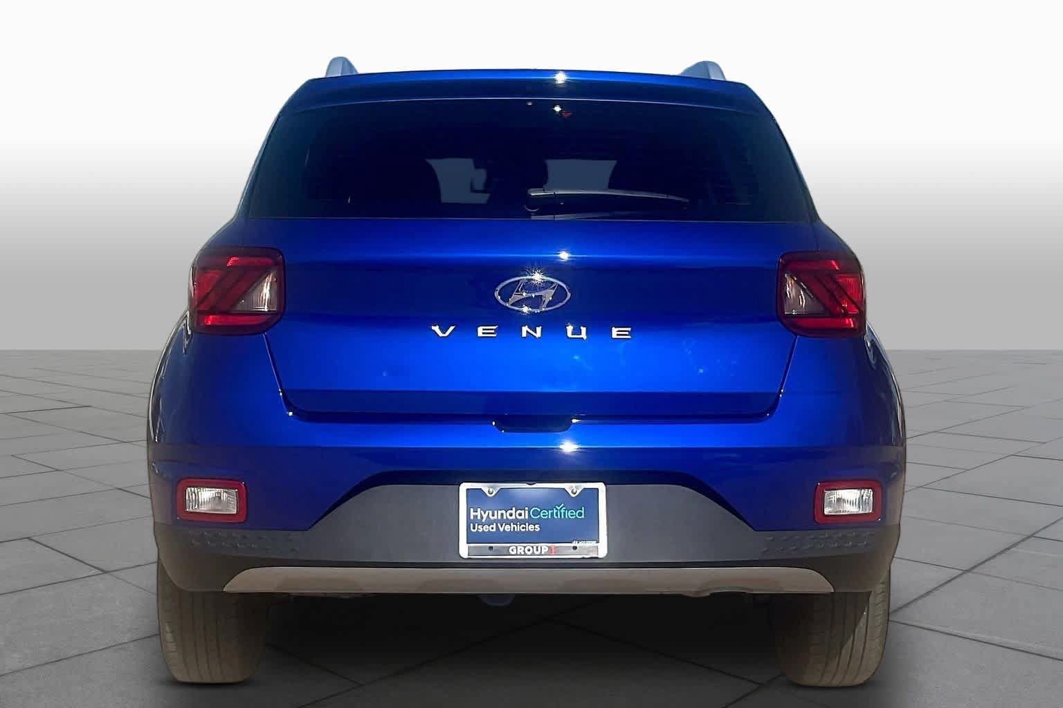 Certified 2025 Hyundai Venue SEL FWD image 5