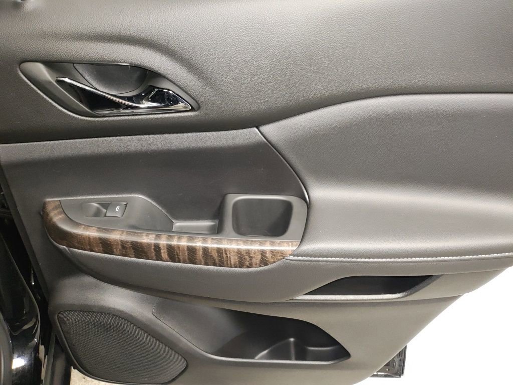 Used 2023 GMC Acadia Denali image 15