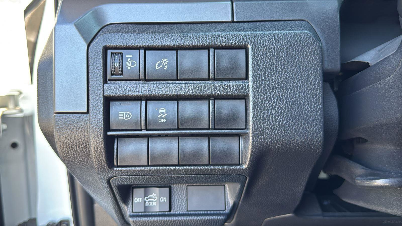 Used 2025 Toyota Tacoma SR5 image 12