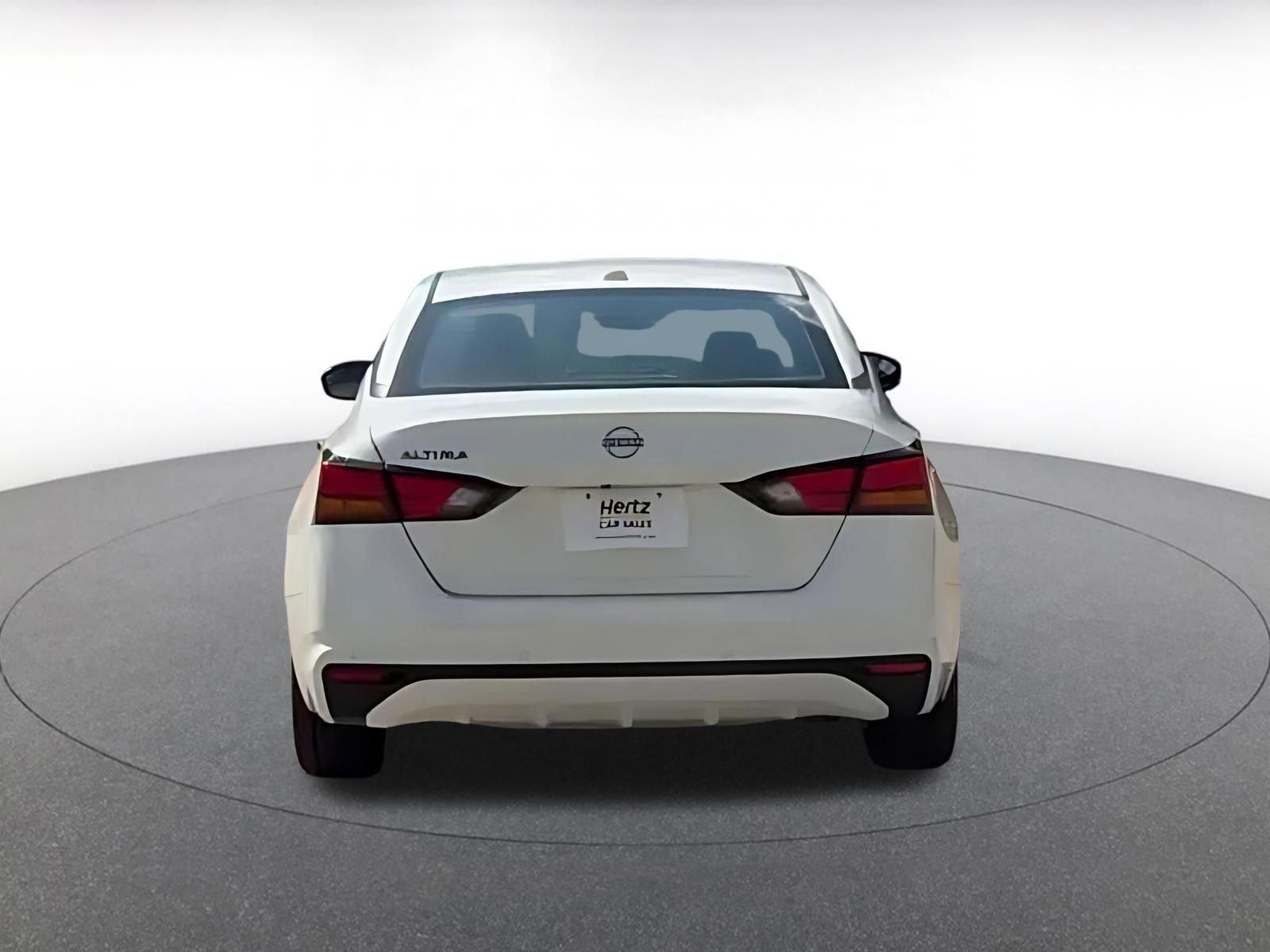 Used 2025 Nissan Altima 2.5 SV FWD image 12