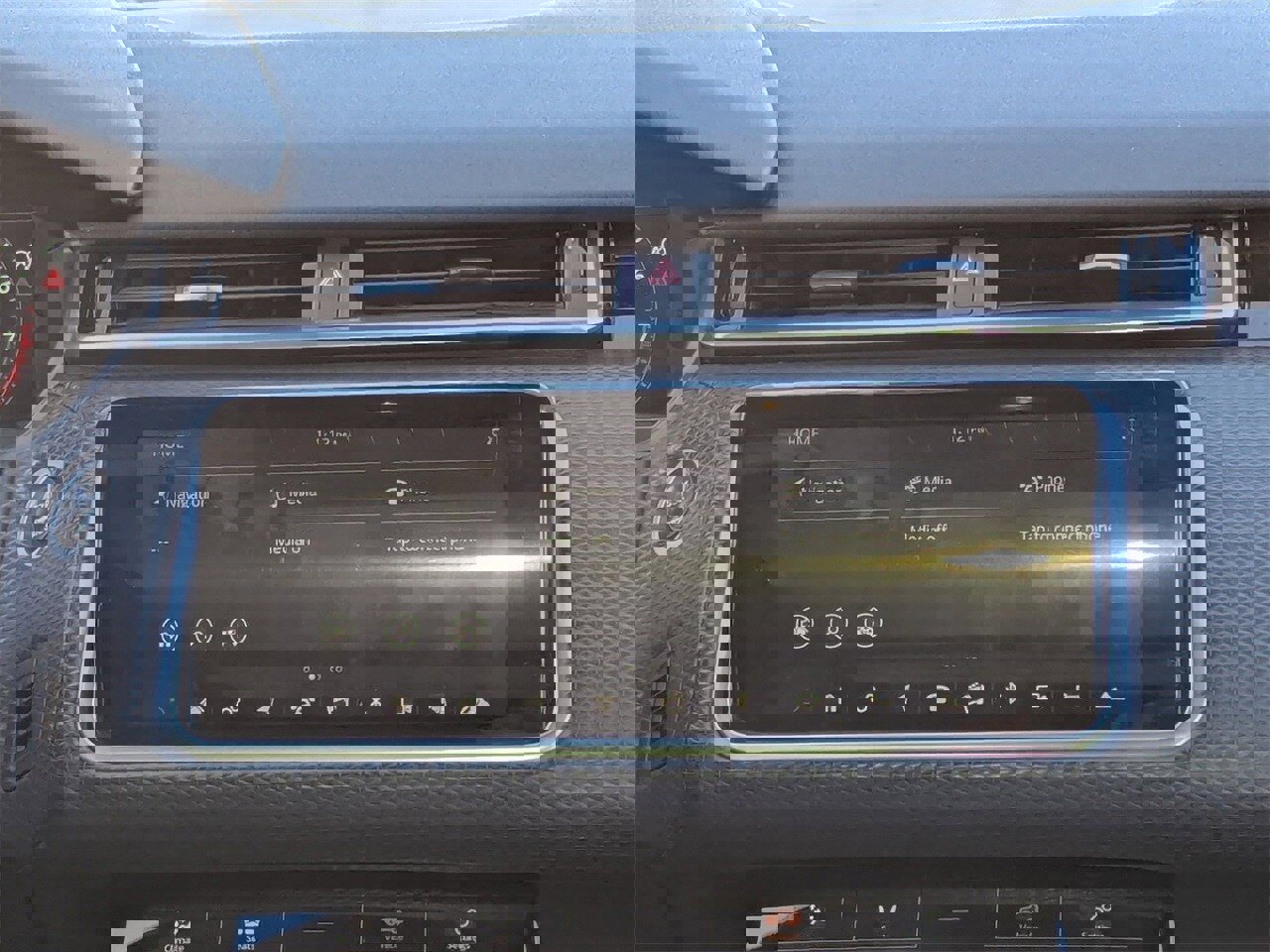 Used 2018 Land Rover Range Rover Velar R-Dynamic SE image 22