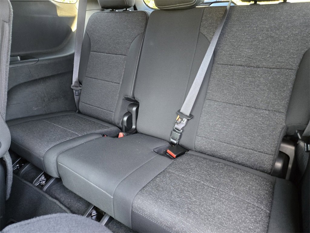 Used 2025 Chevrolet Traverse LT image 13