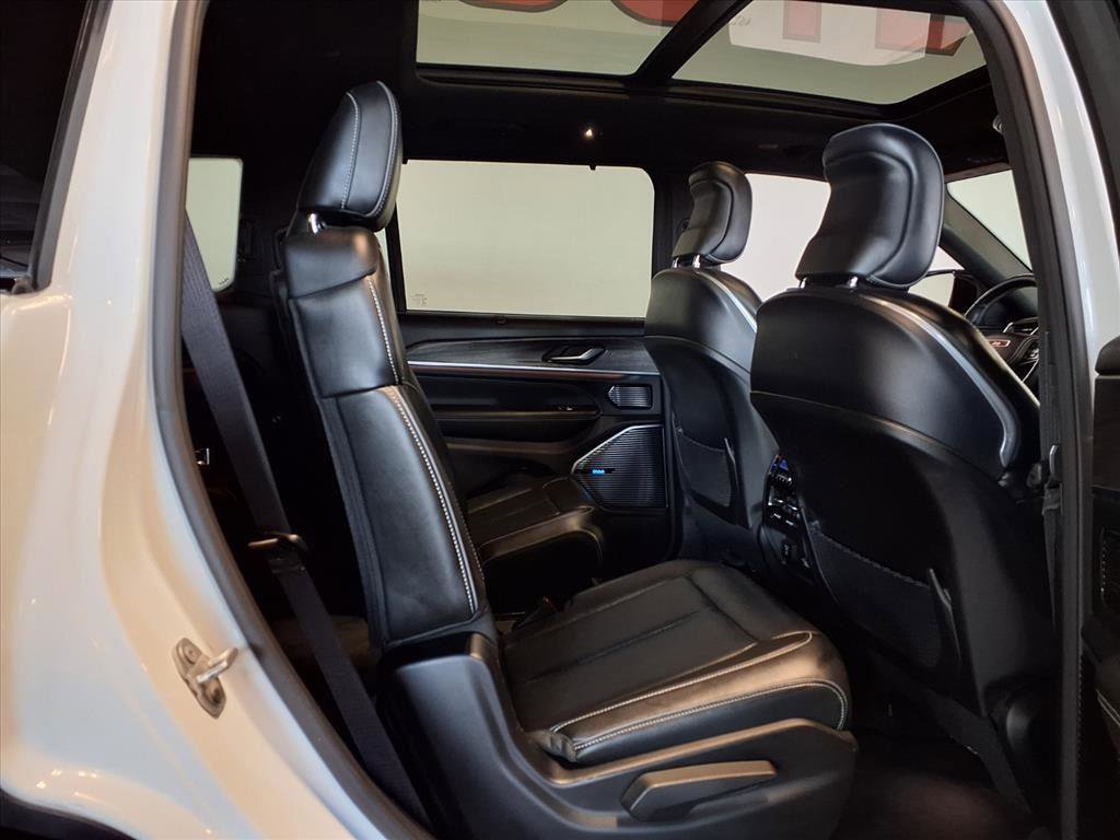 Used 2021 Jeep Grand Cherokee L Overland w/ Luxury Tech Group IV image 12