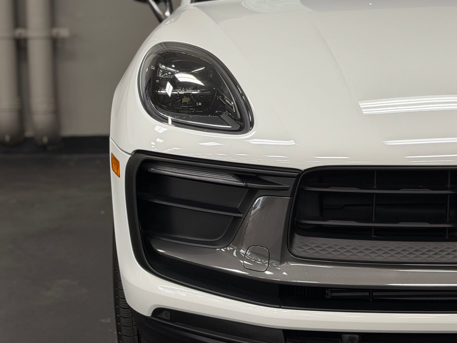 Used 2023 Porsche Macan Turbo image 8