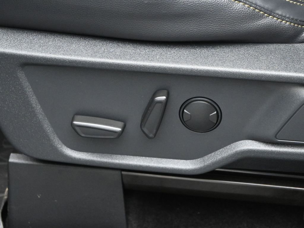 Used 2025 Ford Bronco Badlands image 10