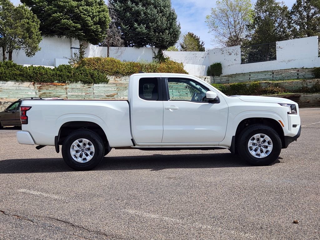 Used 2024 Nissan Frontier SV image 4
