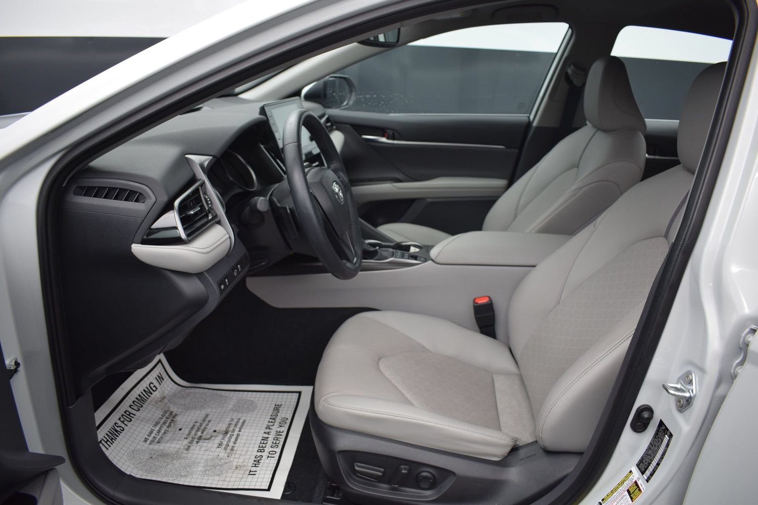 Used 2022 Toyota Camry XSE FWD image 13