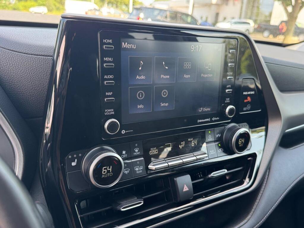 Certified 2020 Toyota Highlander XLE AWD/4WD image 16