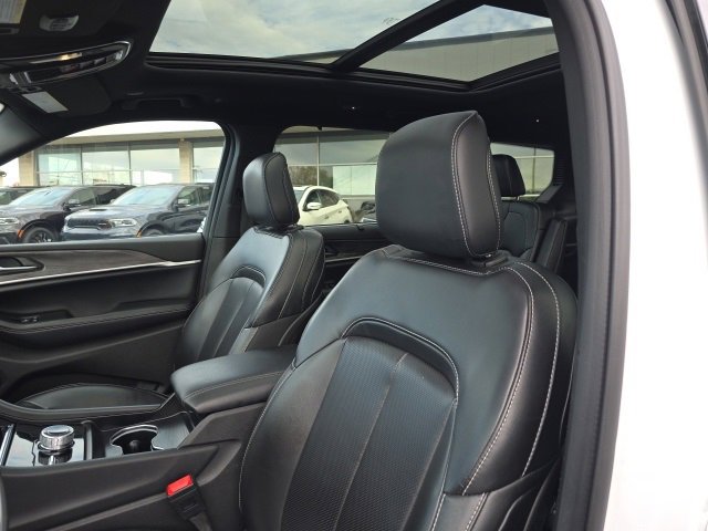 Used 2024 Jeep Grand Cherokee L Limited w/ Luxury Tech Group II image 14