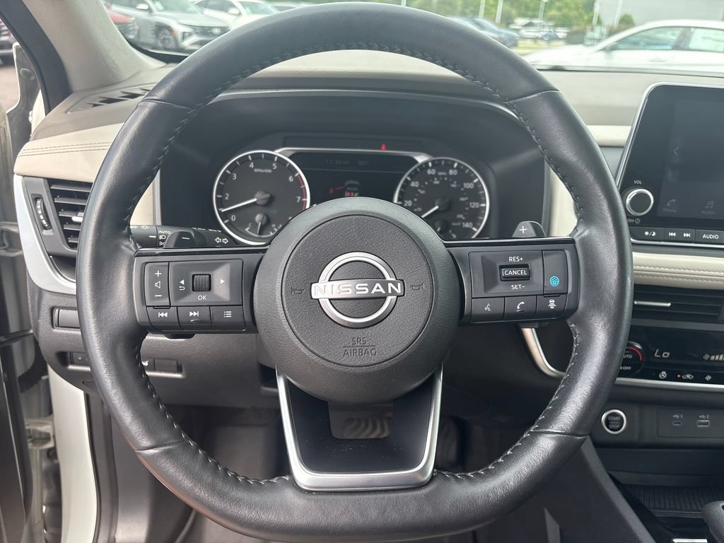 Used 2023 Nissan Rogue SV w/ SV Premium B Package FWD image 14