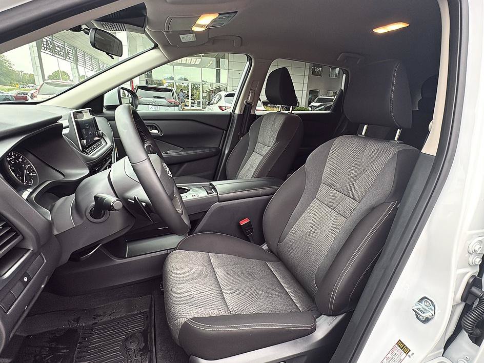 Certified 2026 Nissan Rogue SV FWD image 19