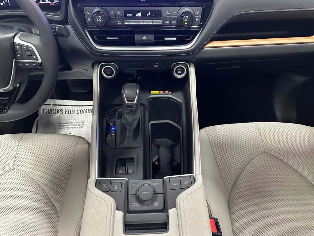 Used 2025 Toyota Grand Highlander AWD image 37