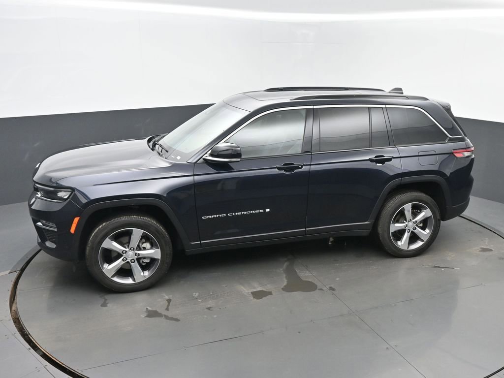 Used 2024 Jeep Grand Cherokee Limited w/ Luxury Tech Group II image 39
