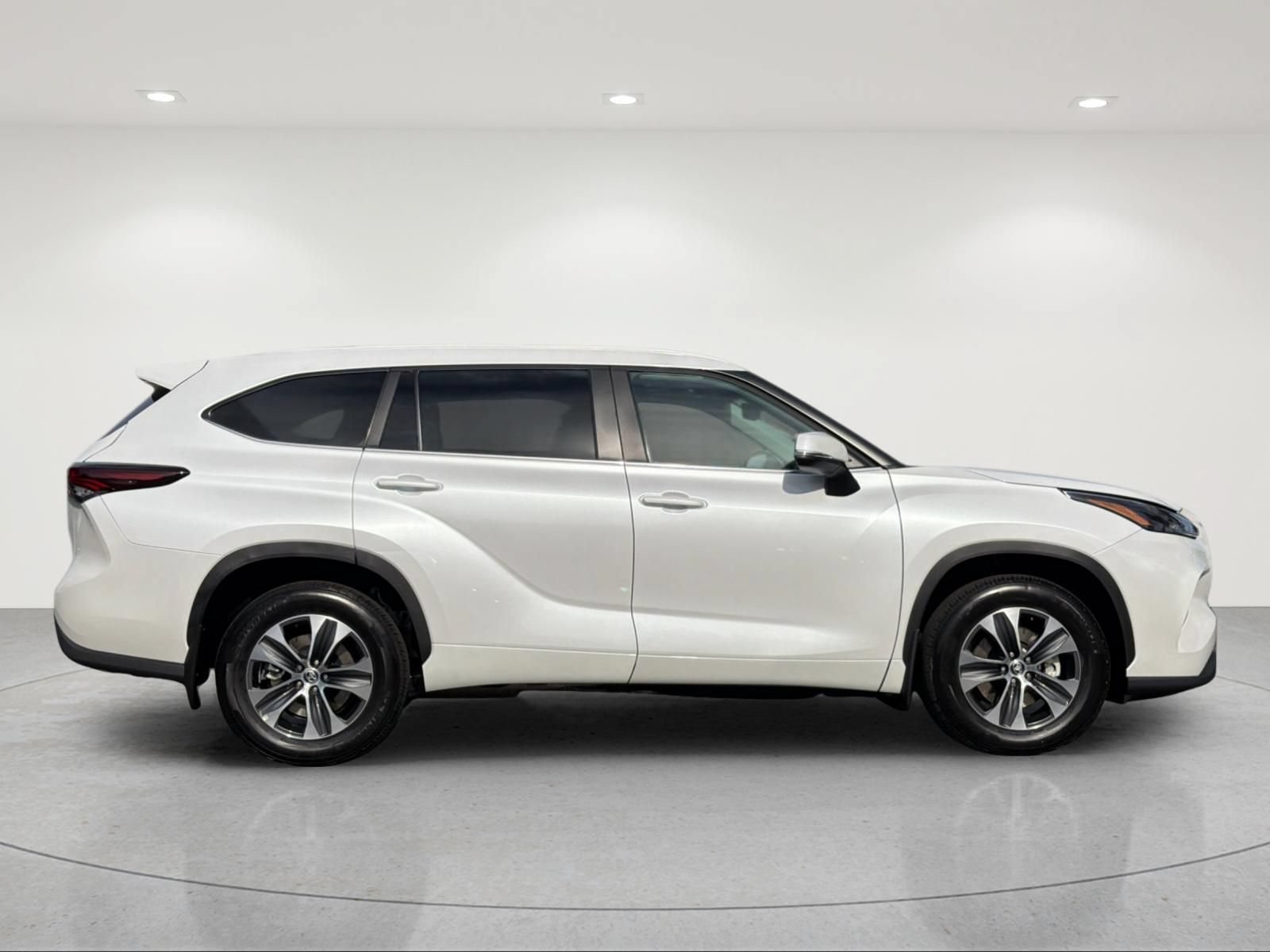 Used 2026 Toyota Highlander XLE AWD/4WD image 6