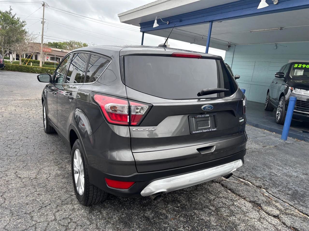 Used 2017 Ford Escape SE image 3