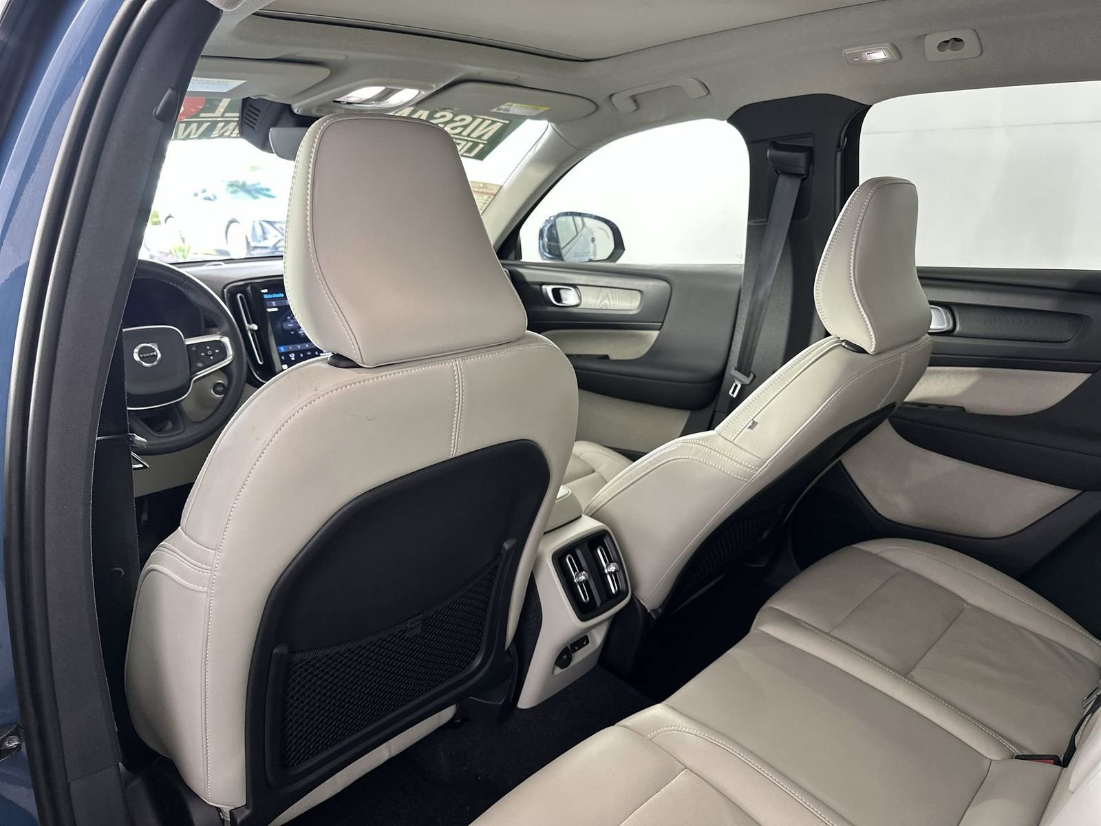 Used 2023 Volvo XC40 B5 Plus w/ Protection Package Premier image 24