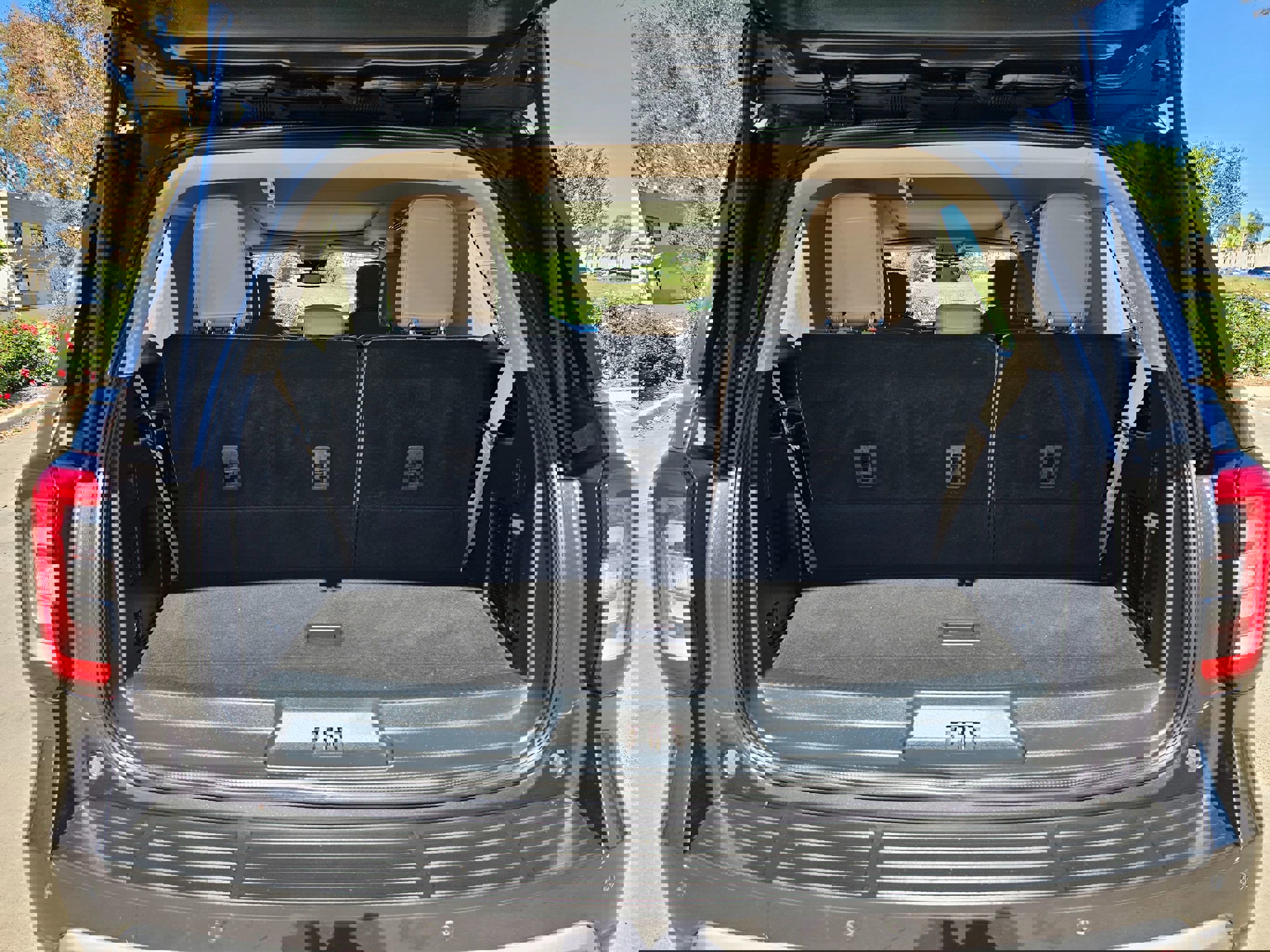 Used 2023 Ford Expedition Limited image 28