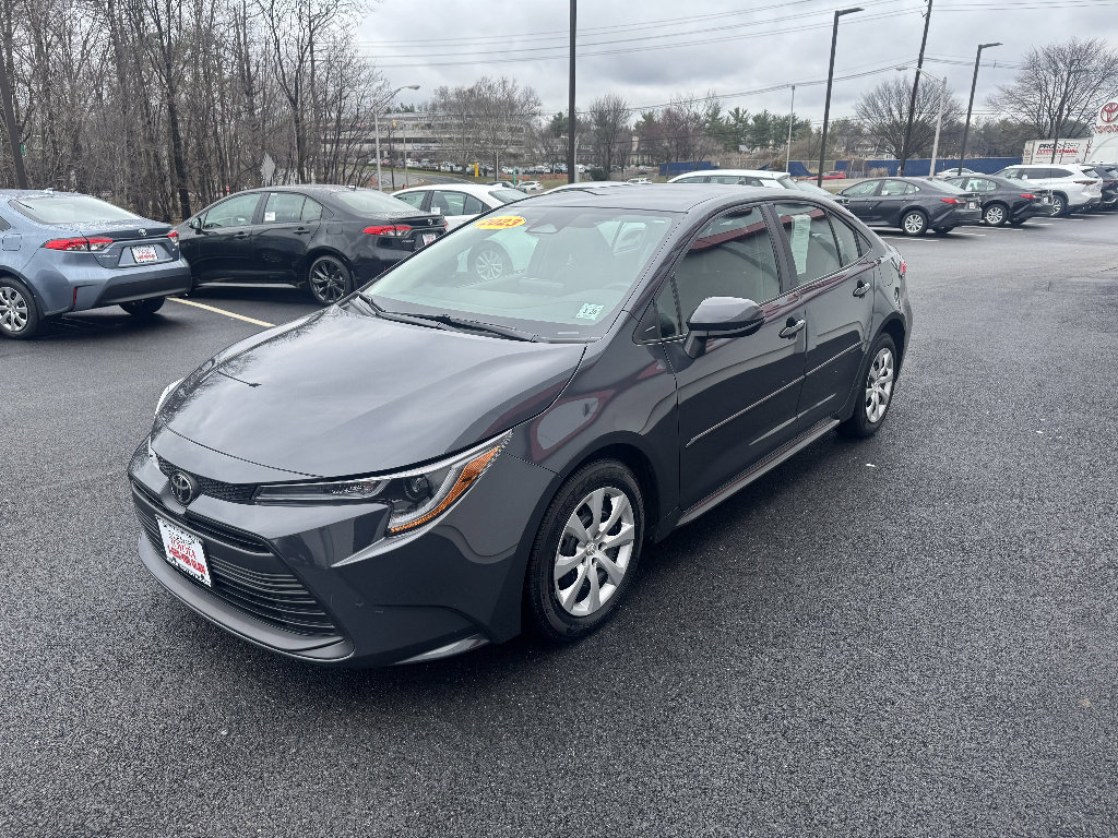 Used 2023 Toyota Corolla LE image 2