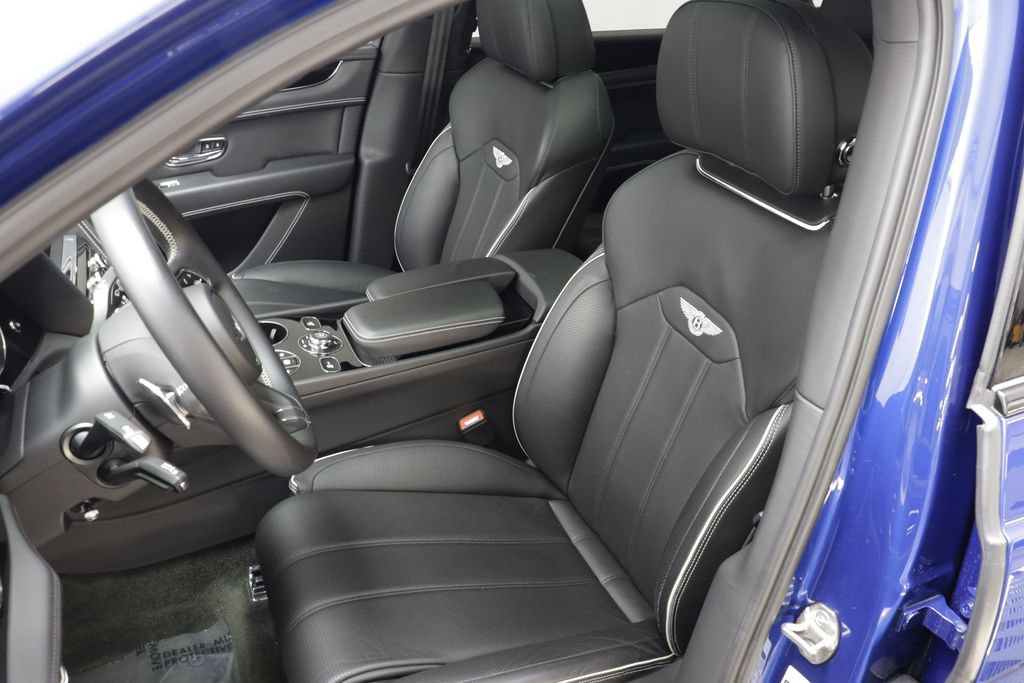 Used 2021 Bentley Bentayga AWD/4WD image 16