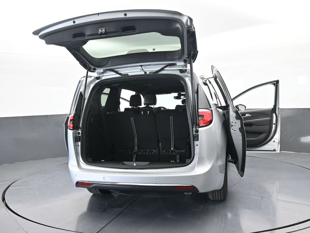 New 2026 Chrysler Pacifica Select image 72