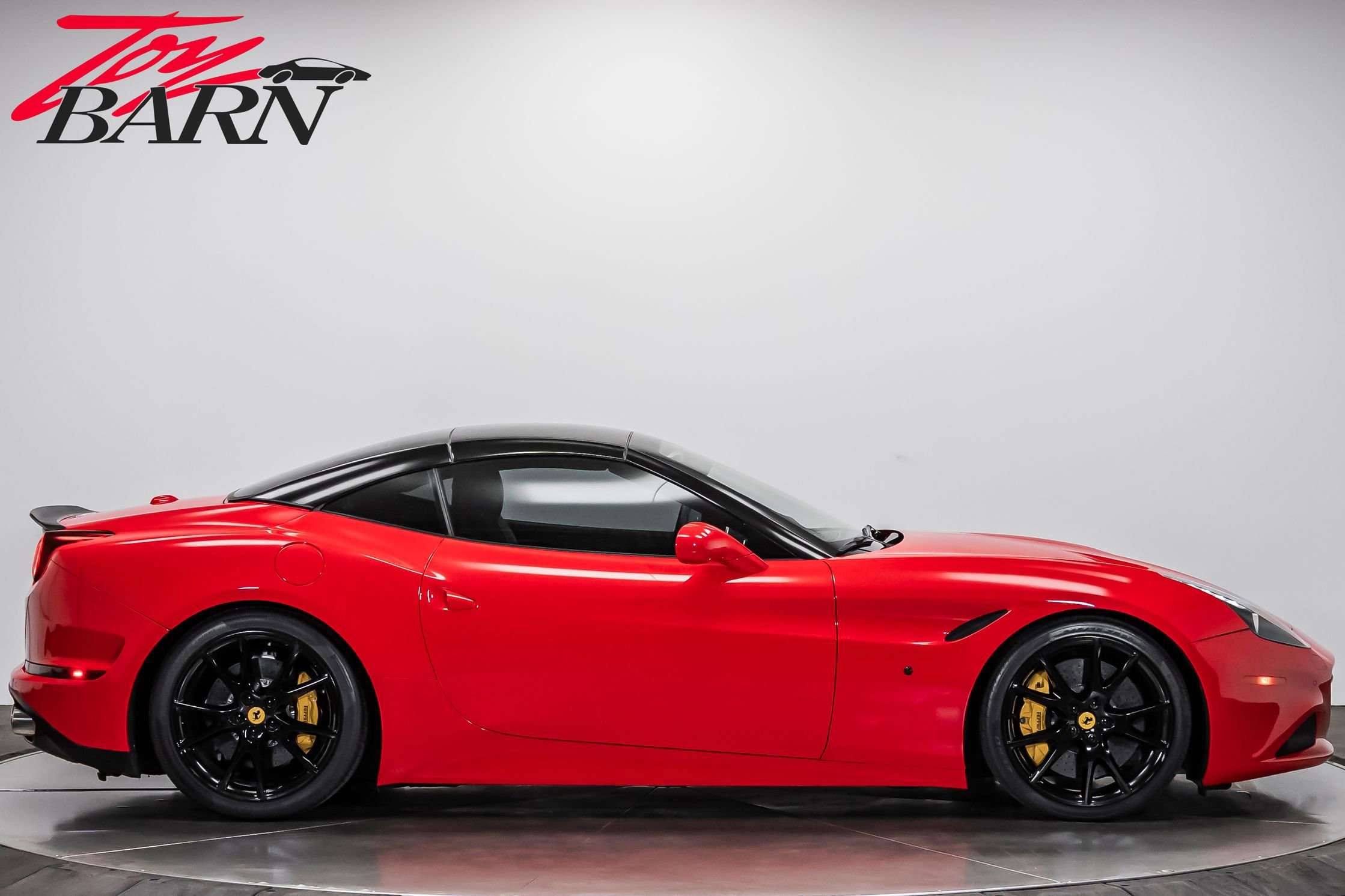 Used 2016 Ferrari California T RWD image 14