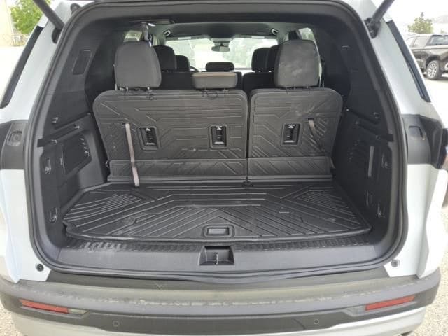 Used 2025 Chevrolet Traverse LT w/ LPO, Floor Liner Package FWD image 6