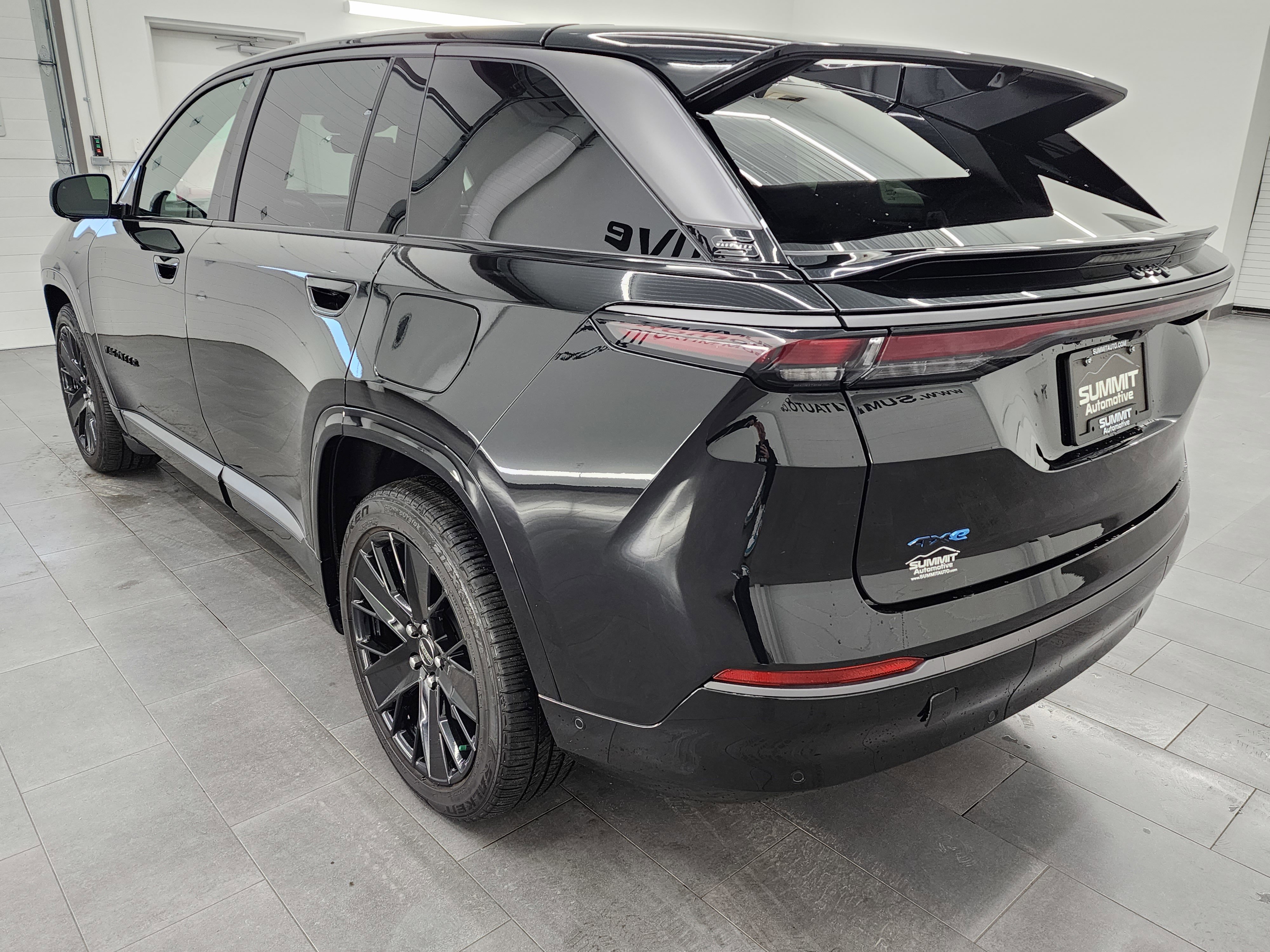 Used 2024 Jeep Wagoneer Launch Edition image 5