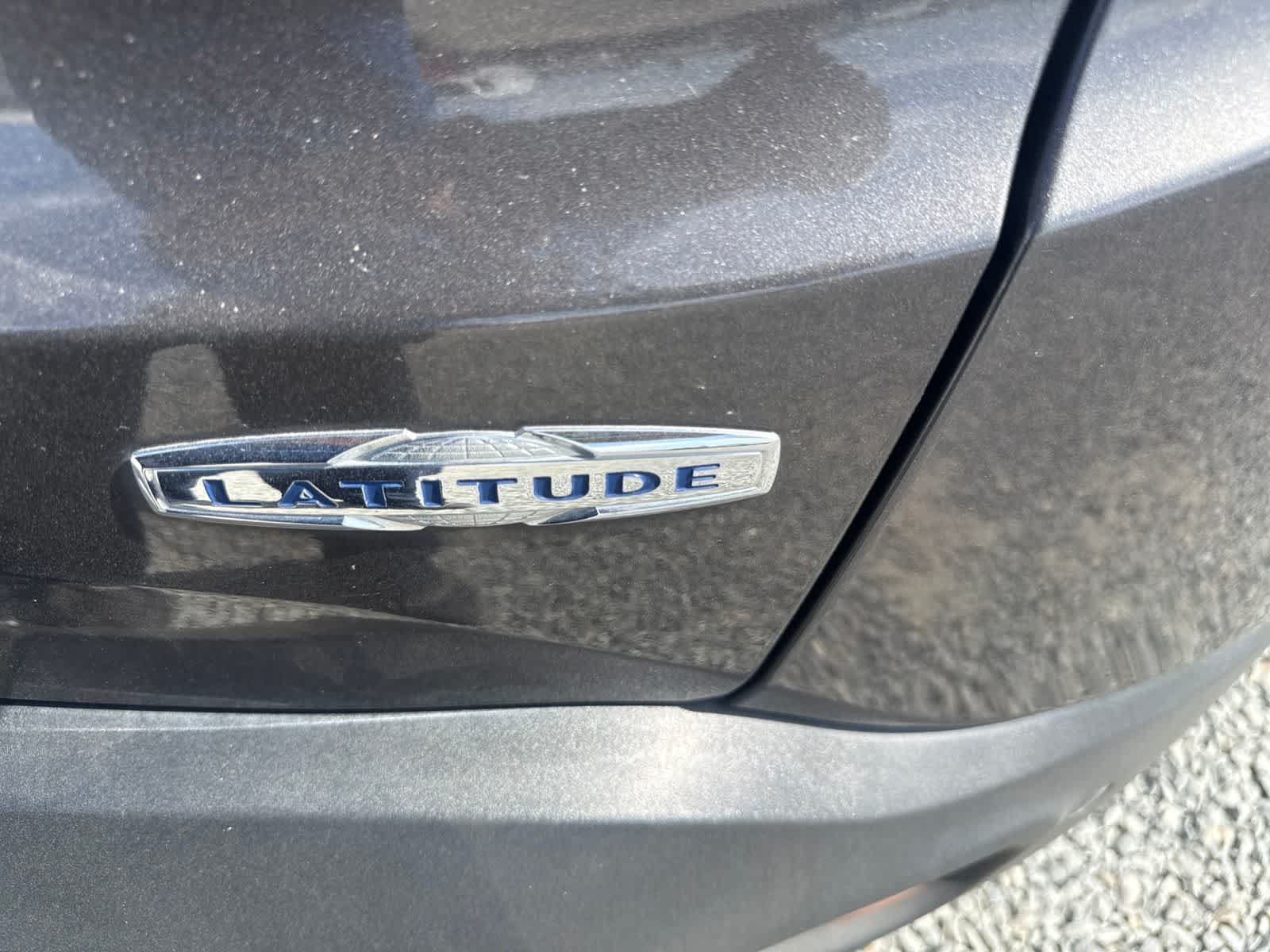 Used 2018 Jeep Renegade Latitude w/ Advanced Technology Group FWD image 14
