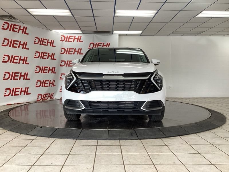 Used 2024 Kia Sportage EX FWD image 2