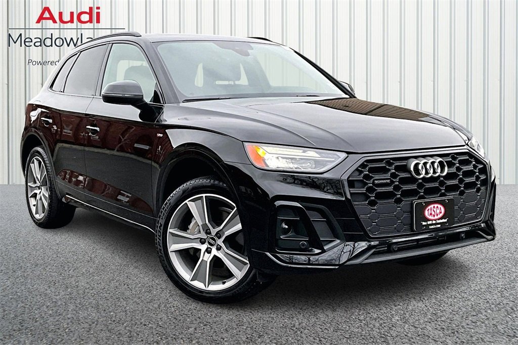 Used 2025 Audi Q5 2.0T Premium w/ Convenience Plus Package image 3