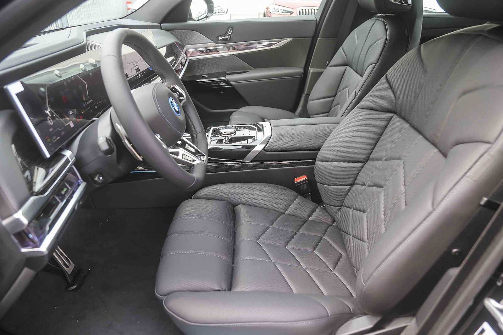 Used 2025 BMW 750e xDrive image 14