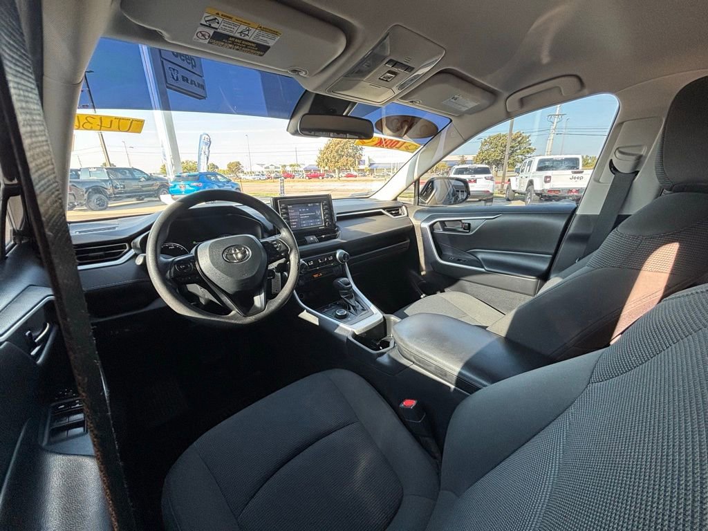 Used 2022 Toyota RAV4 LE image 11