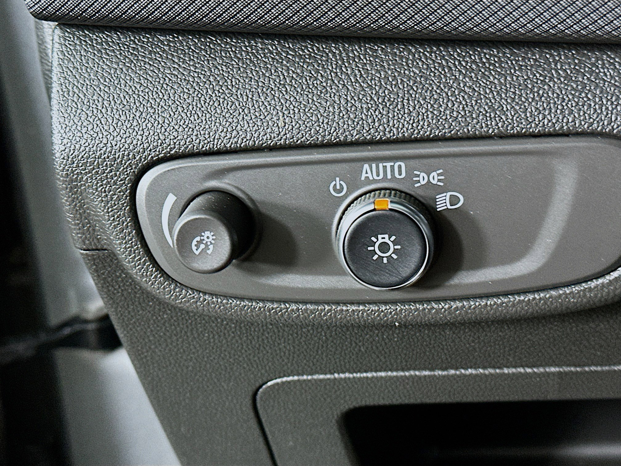 Used 2025 Chevrolet TrailBlazer LT AWD/4WD image 16