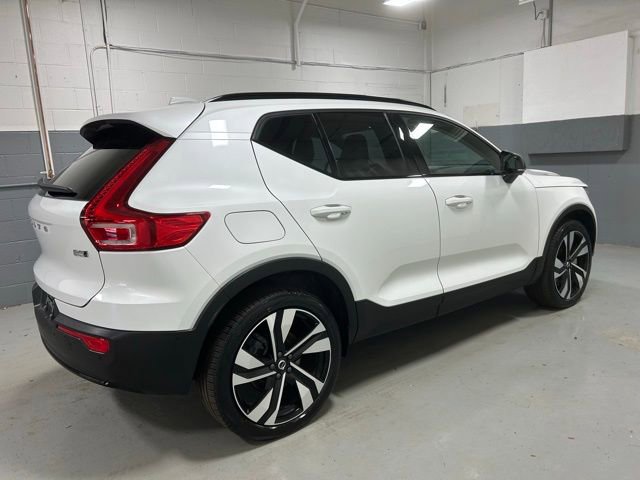 Used 2024 Volvo XC40 B5 Ultimate w/ Climate Package AWD/4WD image 3
