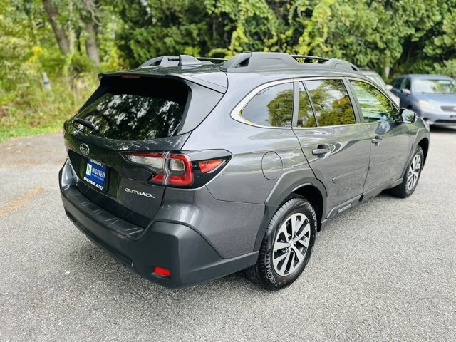 Used 2025 Subaru Outback Premium image 6