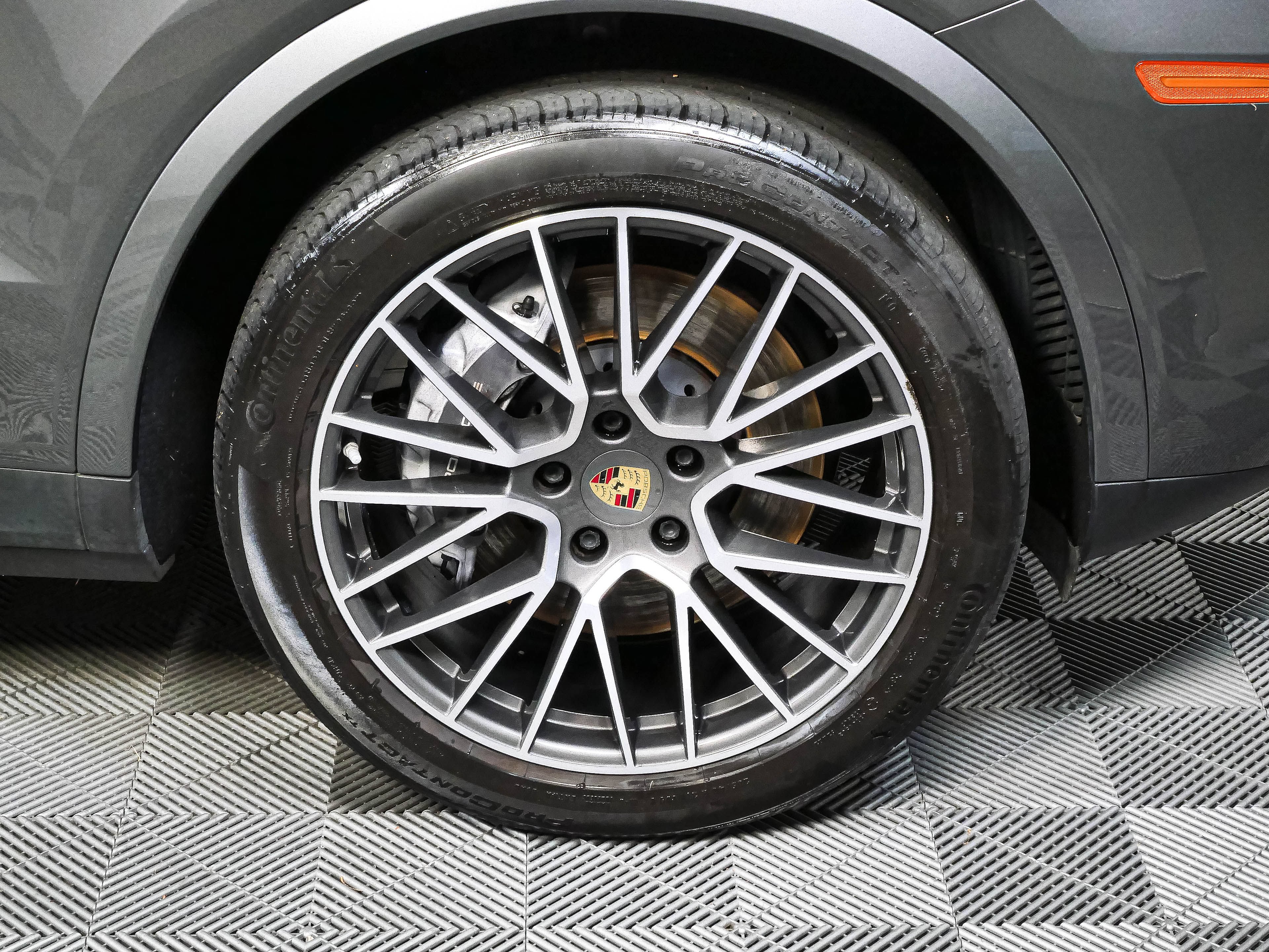 Certified 2022 Porsche Cayenne Coupe AWD/4WD image 40