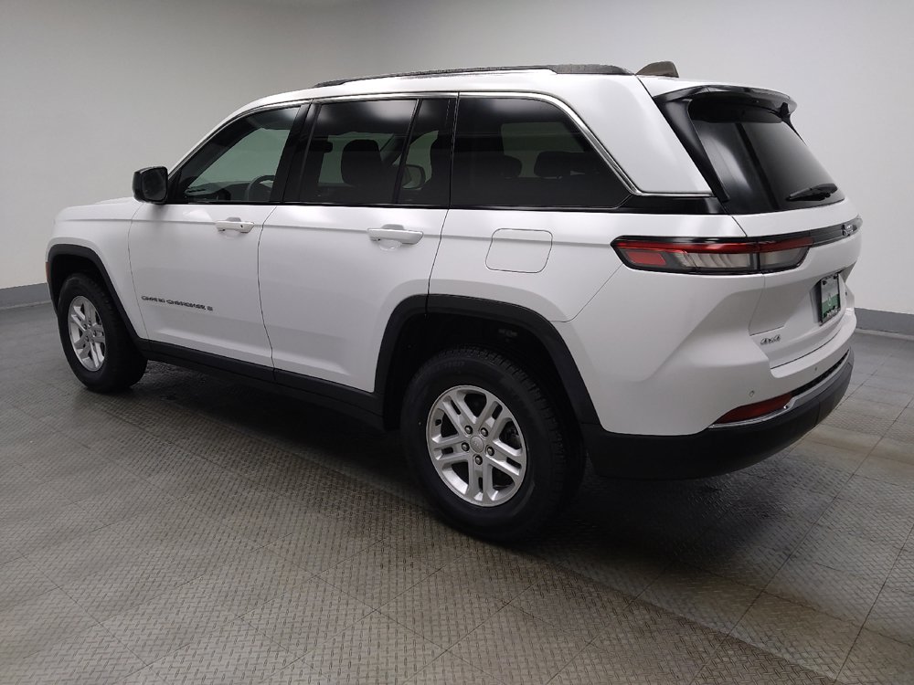 Used 2022 Jeep Grand Cherokee Laredo w/ Luxury Tech Group I AWD/4WD image 3