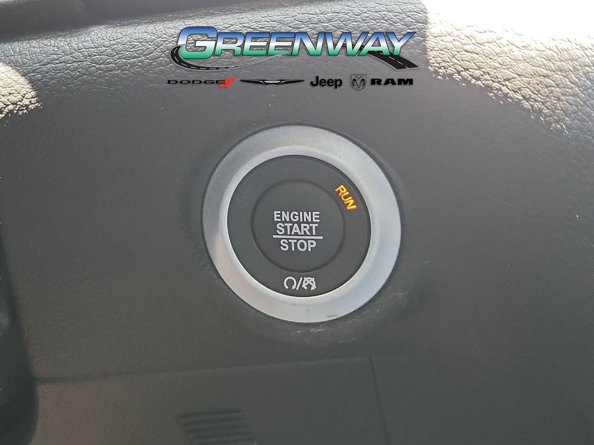 New 2025 Chrysler Pacifica Select w/ Uconnect Theater Family Group image 30